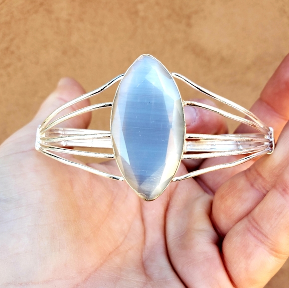 New Cat Eye Silver Cuff Bracelet. - Picture 11 of 14